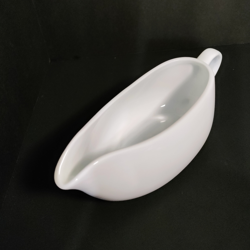 White Ceramic 16oz Gravy Boat/dish by HOME⭐ - Picture 2 of 4